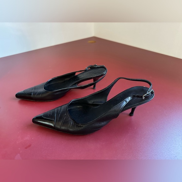 Gorgeous Chanel Black Slingback Heels. Size 38. Signature Logo. - Picture 2 of 9